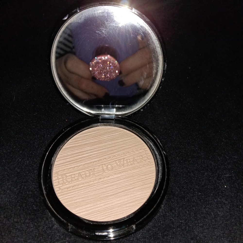 New Medium Powder Compact - Picture 2 of 7
